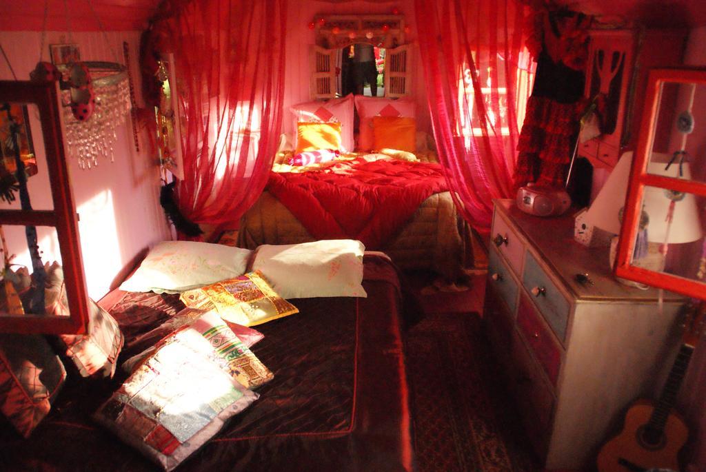 La Roulotte De Lola - Chambre D'Hotes La Celle  Exterior photo